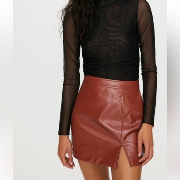 Aritzia Wilfred Tempest Patio Cinnamon Brown Vegan Leather Mini Skirt - Picture 2 of 8